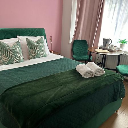 The Lily Pad Near Poole Dorset Self Contained Private Entrance And Free Parking Hotel Corfe Mullen Luaran gambar