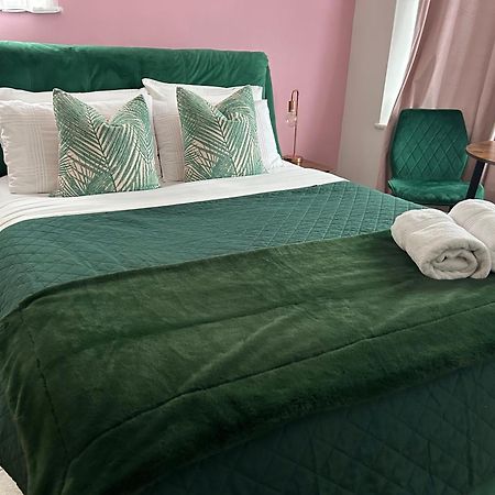The Lily Pad Near Poole Dorset Self Contained Private Entrance And Free Parking Hotel Corfe Mullen Luaran gambar
