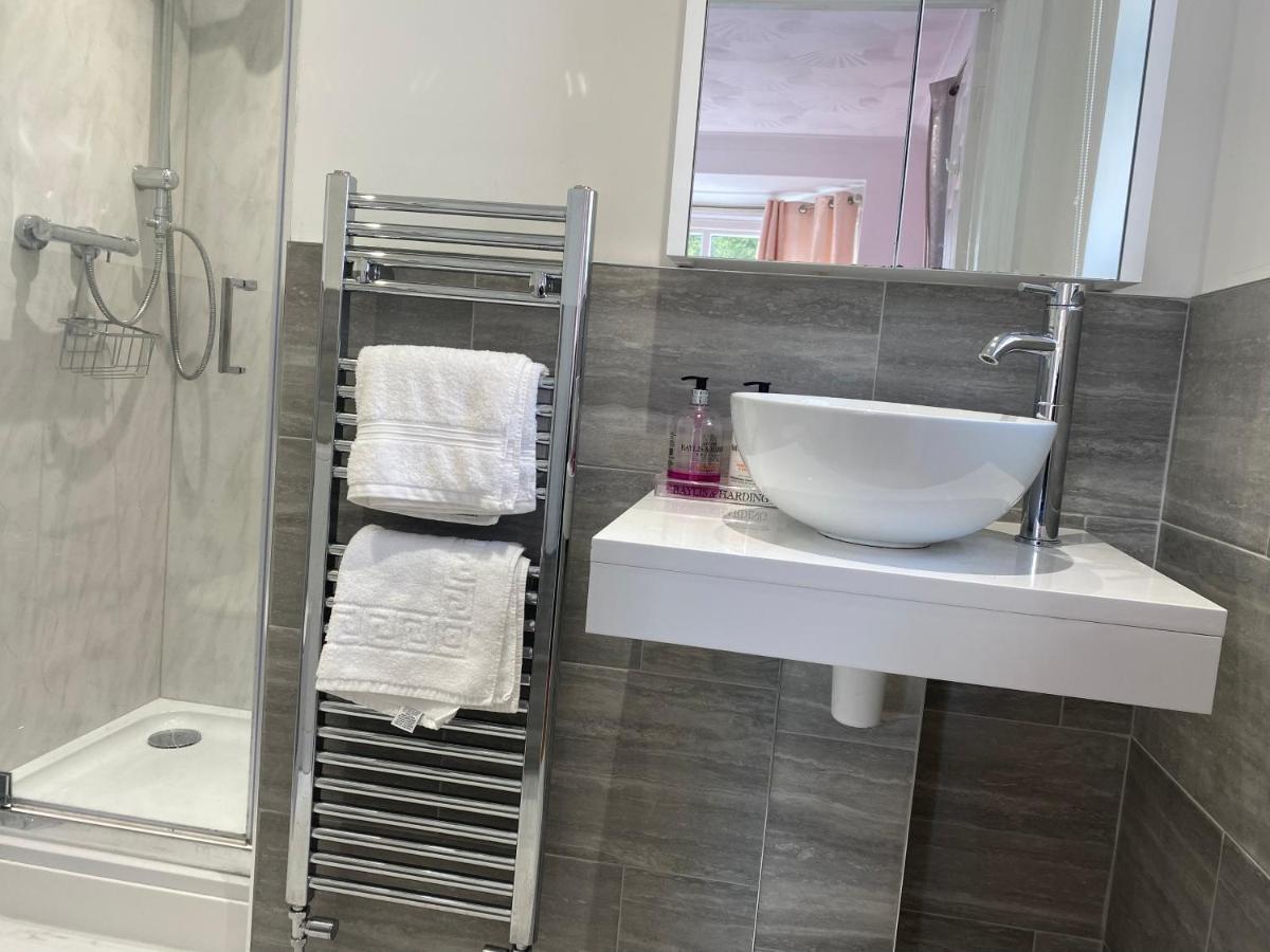 The Lily Pad Near Poole Dorset Self Contained Private Entrance And Free Parking Hotel Corfe Mullen Luaran gambar