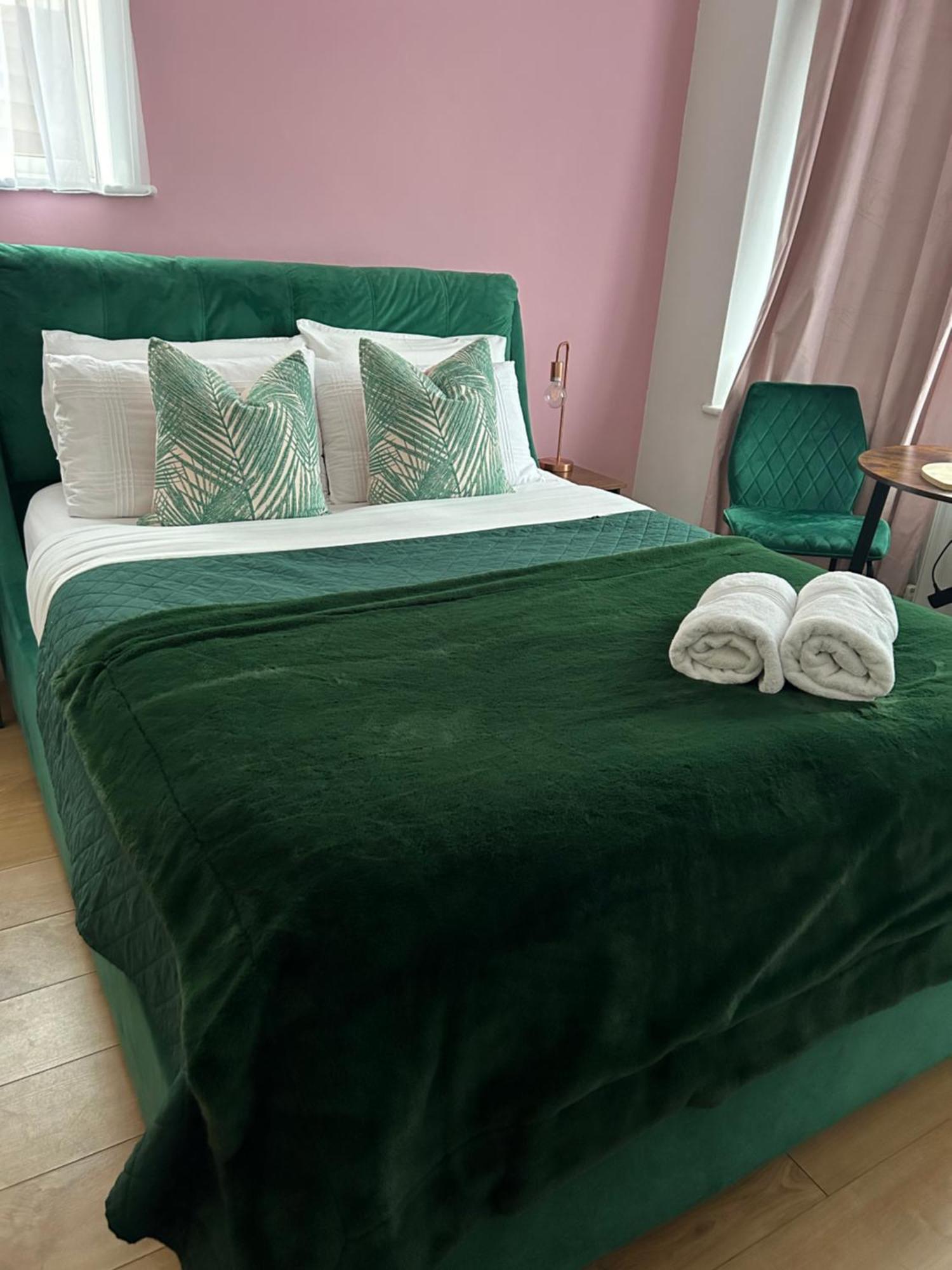 The Lily Pad Near Poole Dorset Self Contained Private Entrance And Free Parking Hotel Corfe Mullen Luaran gambar