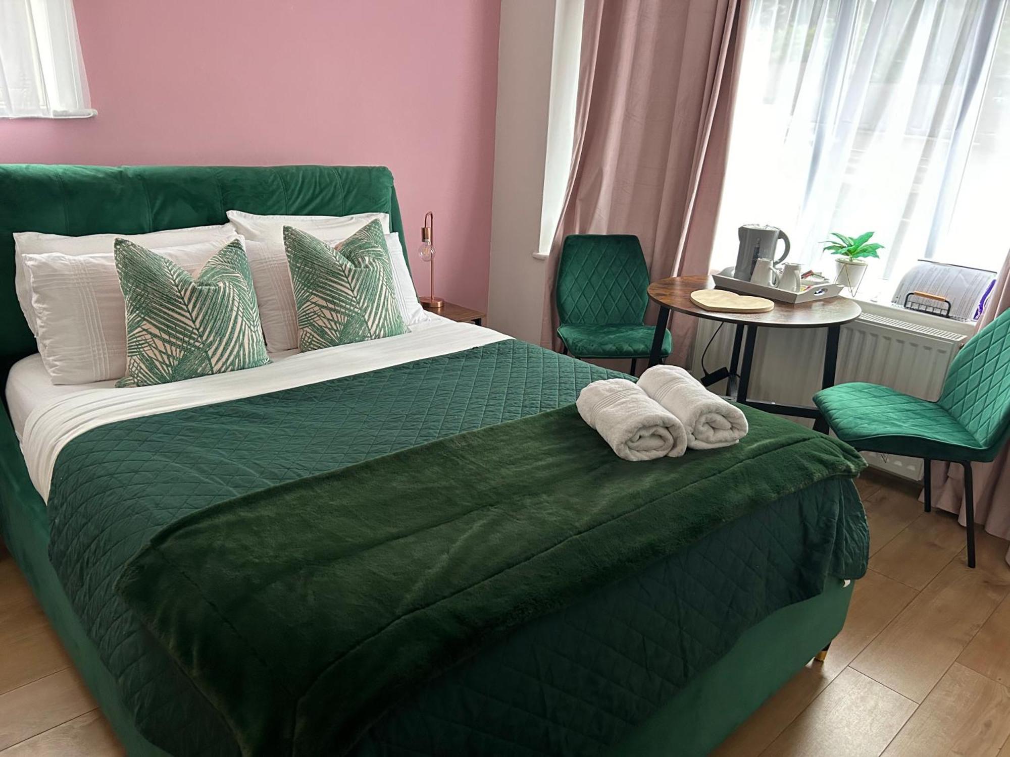 The Lily Pad Near Poole Dorset Self Contained Private Entrance And Free Parking Hotel Corfe Mullen Luaran gambar
