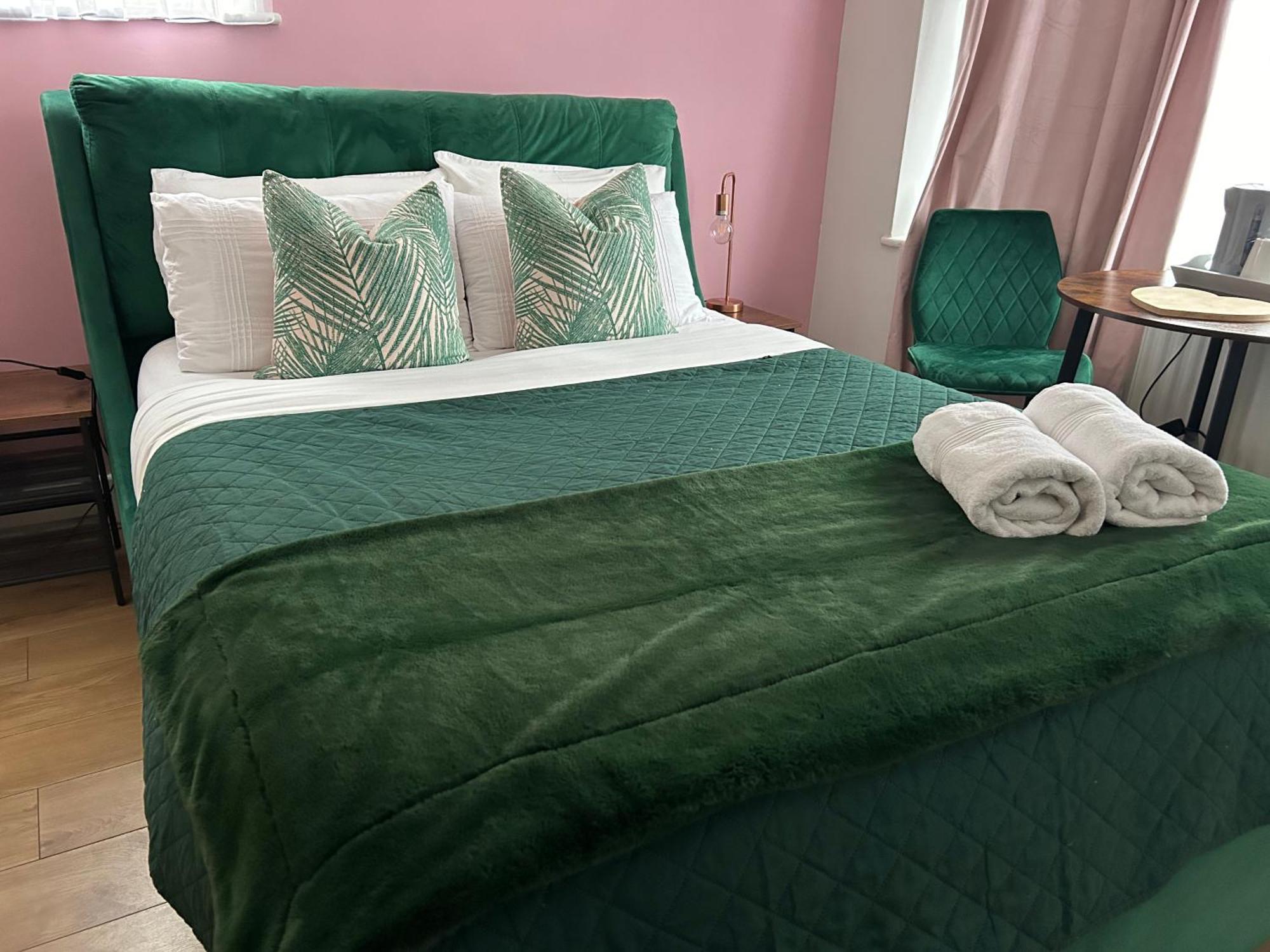 The Lily Pad Near Poole Dorset Self Contained Private Entrance And Free Parking Hotel Corfe Mullen Luaran gambar