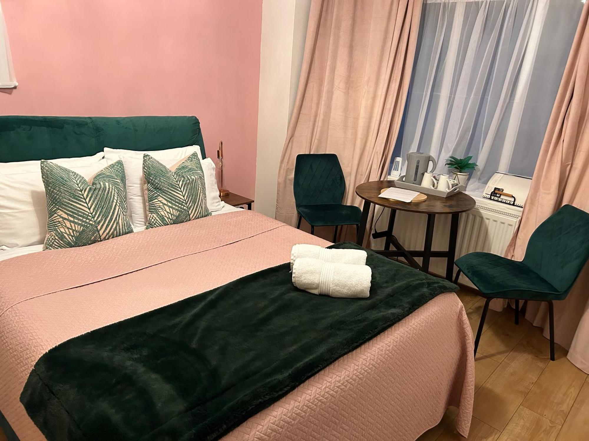 The Lily Pad Near Poole Dorset Self Contained Private Entrance And Free Parking Hotel Corfe Mullen Luaran gambar